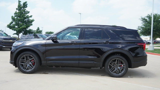 Used 2025 Ford Explorer ST-Line w/ ST-Line Street Pack AWD/4WD image 3