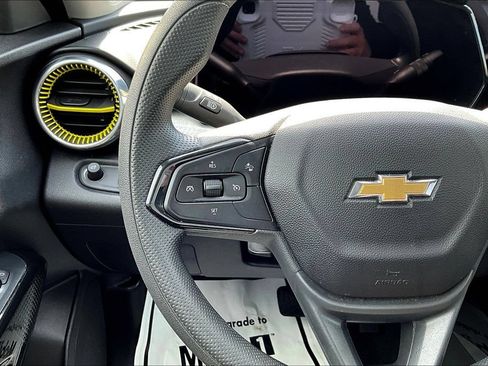 Used 2025 Chevrolet Trax LT FWD image 10