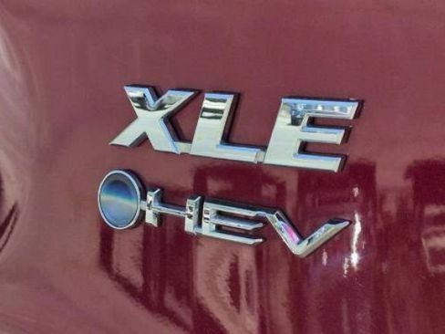 Used 2025 Toyota RAV4 XLE image 5