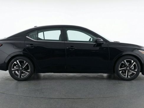 Used 2025 Nissan Sentra SV FWD image 11
