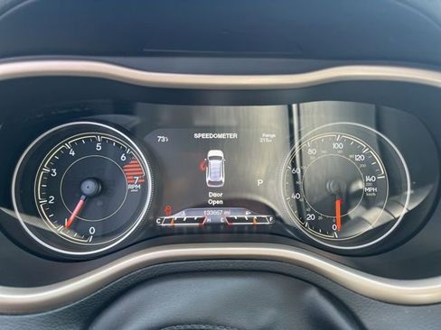 Used 2016 Jeep Cherokee Limited image 11