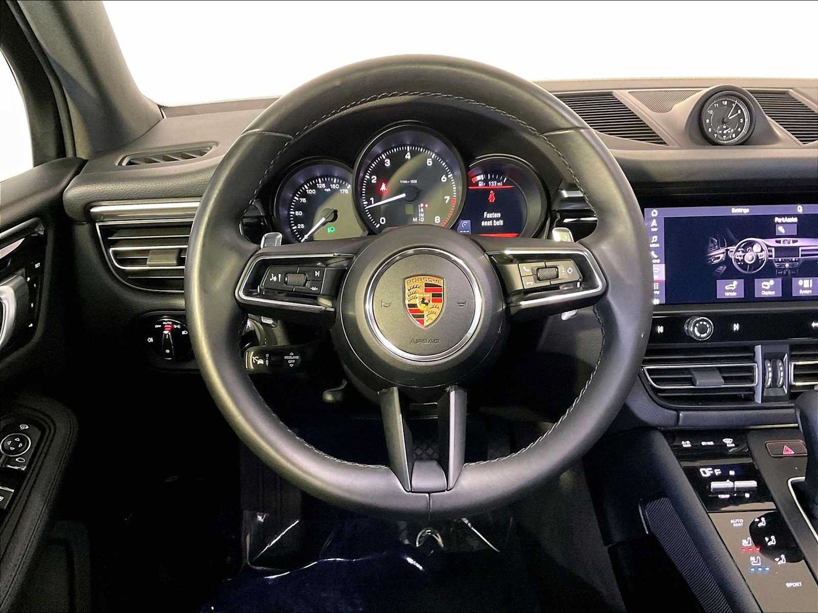 Certified 2022 Porsche Macan AWD/4WD image 15