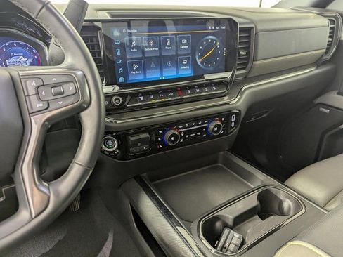 Used 2025 Chevrolet Silverado 2500 ZR2 w/ Technology Package image 14