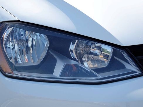 Used 2015 Volkswagen Golf TDI S FWD image 39
