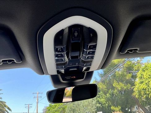 Used 2021 Porsche Macan S AWD/4WD image 9