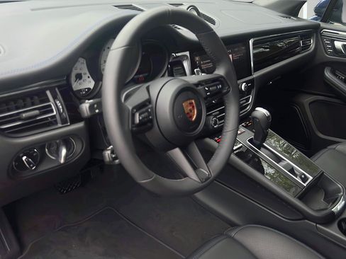 New 2026 Porsche Macan AWD/4WD image 4