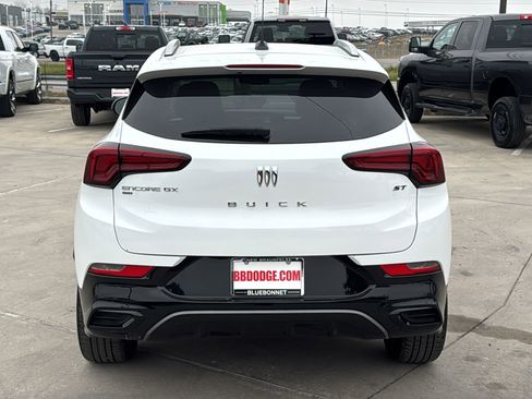 Used 2024 Buick Encore GX Sport Touring image 6