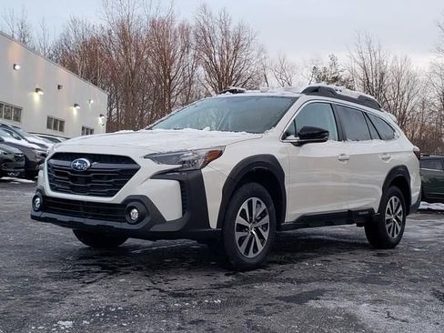 Used 2025 Subaru Outback Premium image 8