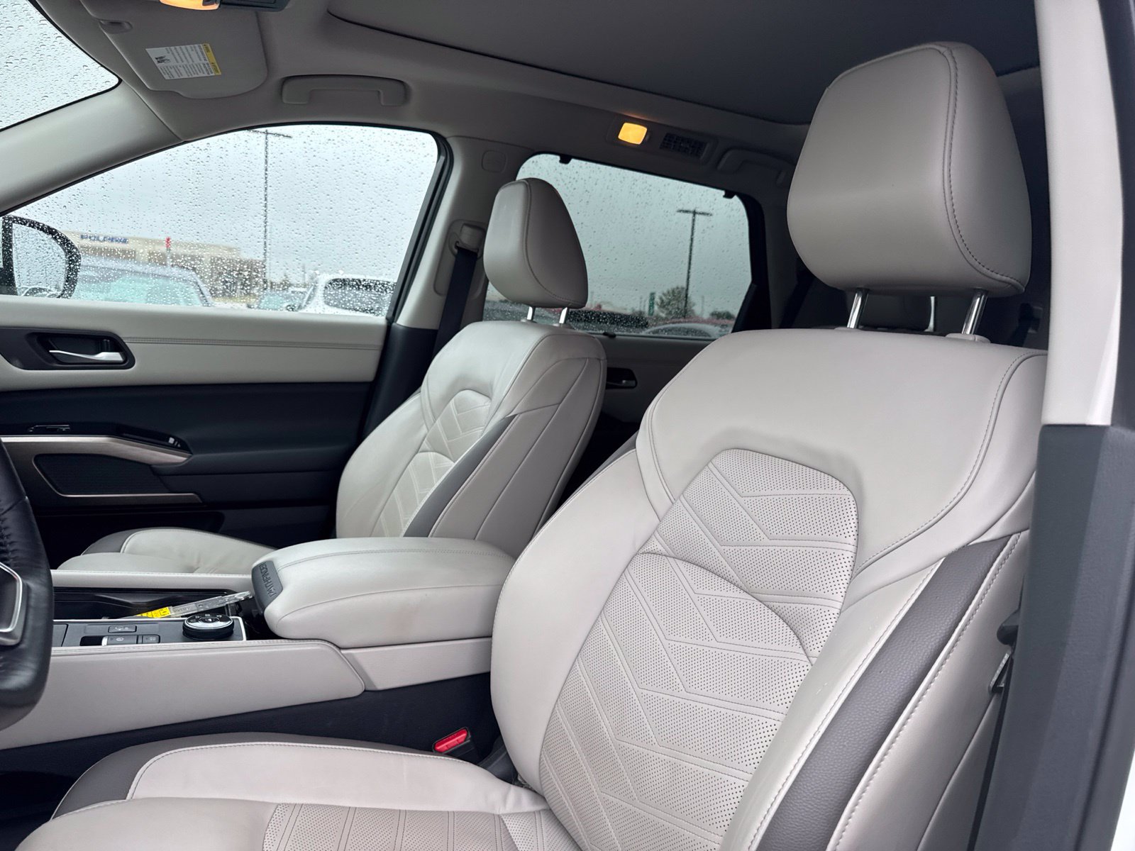 Used 2022 Nissan Pathfinder Platinum w/ Cargo Package AWD/4WD image 10