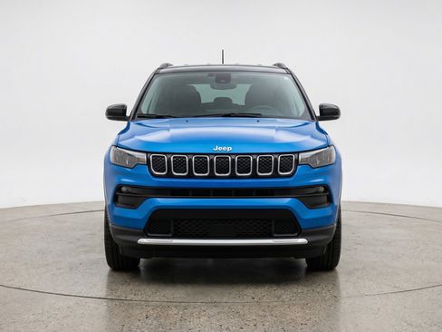 Used 2025 Jeep Compass Limited AWD/4WD image 2