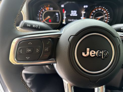 Used 2024 Jeep Wrangler Unlimited Sahara AWD/4WD image 26