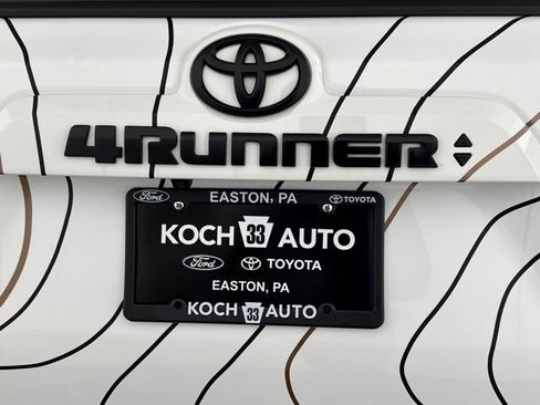 Used 2022 Toyota 4Runner SR5 Premium w/ Moonroof Package AWD/4WD image 19