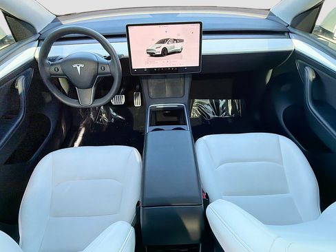 Used 2023 Tesla Model Y Performance AWD/4WD image 16