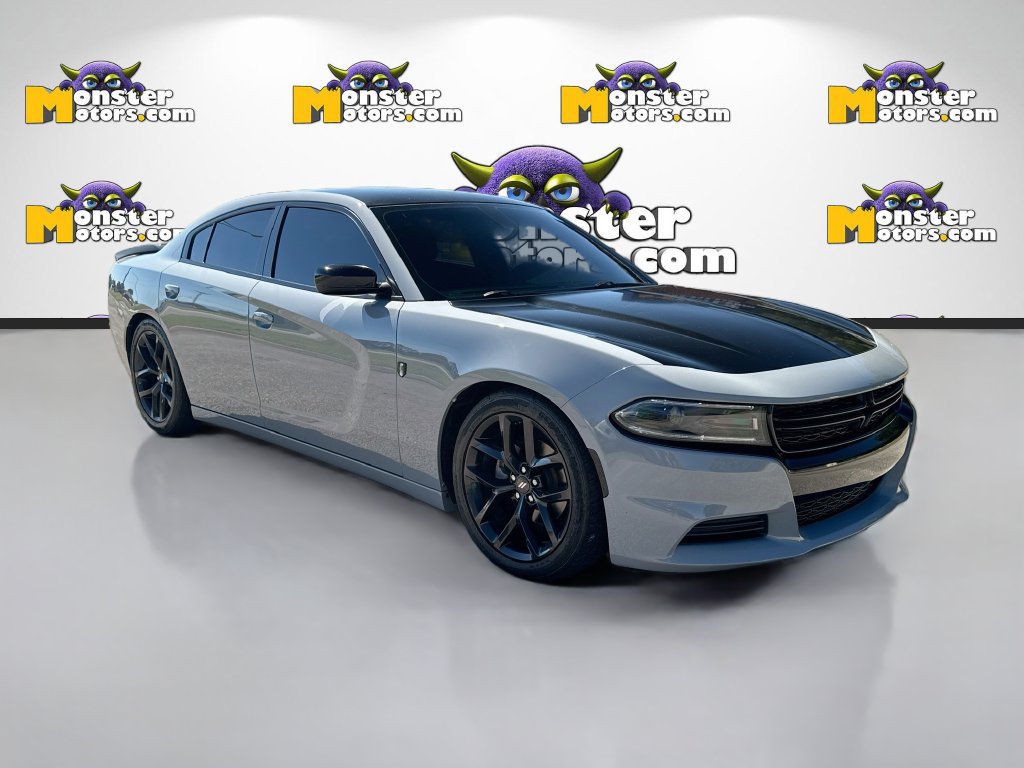 Used 2022 Dodge Charger SXT w/ Blacktop Package RWD image 3