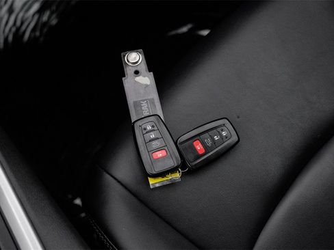 Used 2021 Toyota RAV4 XLE Premium image 65