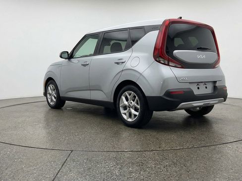 Used 2025 Kia Soul LX w/ LX Technology Package FWD image 6