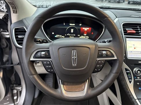 Used 2019 Lincoln Nautilus Reserve image 26