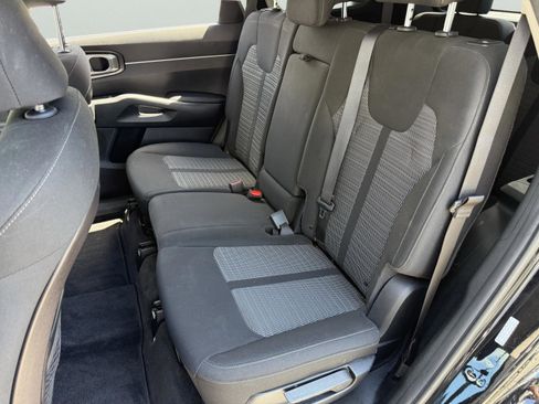 Used 2022 Kia Sorento LX FWD image 16