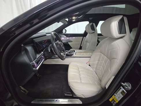 Used 2023 BMW i7 xDrive60 AWD/4WD image 6