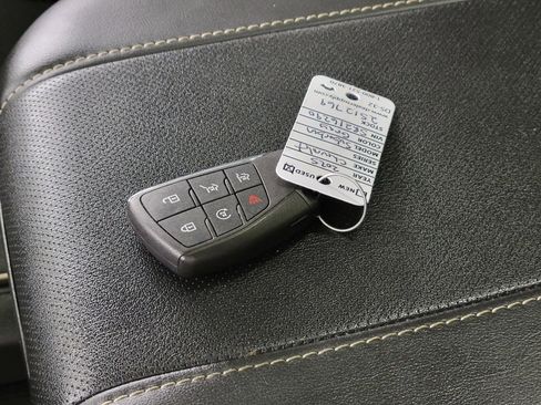 Used 2025 Chevrolet Suburban Premier image 31