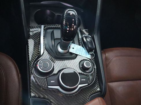 Used 2017 Alfa Romeo Giulia image 21