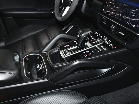 Used 2023 Porsche Cayenne GTS image 66