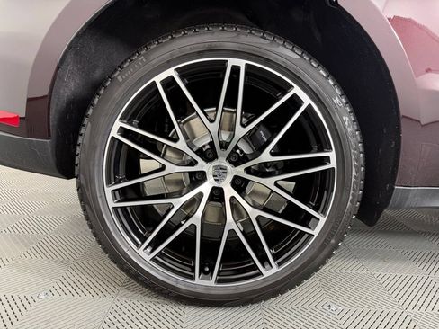 Certified 2026 Porsche Macan AWD/4WD image 13