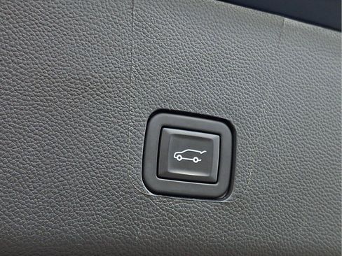 Used 2023 Chevrolet Traverse LT w/ Rear Camera Mirror Package AWD/4WD image 29