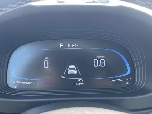Certified 2024 Hyundai Venue SEL FWD image 17