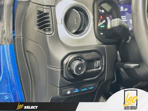 Used 2024 Jeep Wrangler Unlimited Sahara AWD/4WD image 13