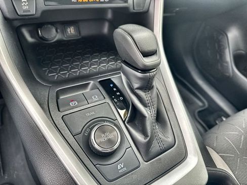 Used 2024 Toyota RAV4 XLE image 28
