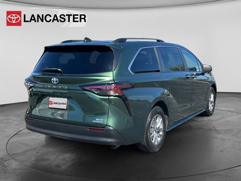 Certified 2023 Toyota Sienna XLE FWD image 7