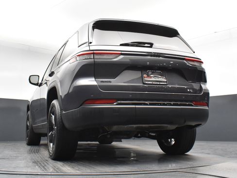 Used 2023 Jeep Grand Cherokee Altitude AWD/4WD image 21