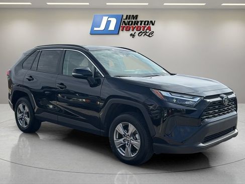 Used 2025 Toyota RAV4 XLE AWD/4WD image 3