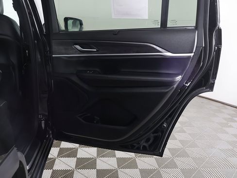 Used 2024 Jeep Grand Cherokee L Limited w/ Luxury Tech Group II image 31