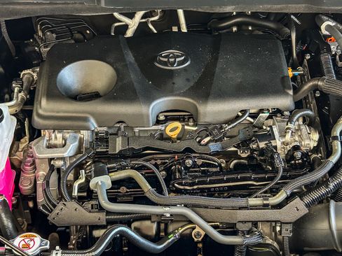 Used 2024 Toyota Sienna XLE FWD image 28