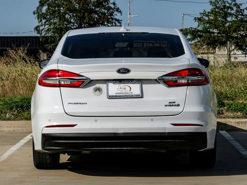Used 2019 Ford Fusion SE FWD image 9