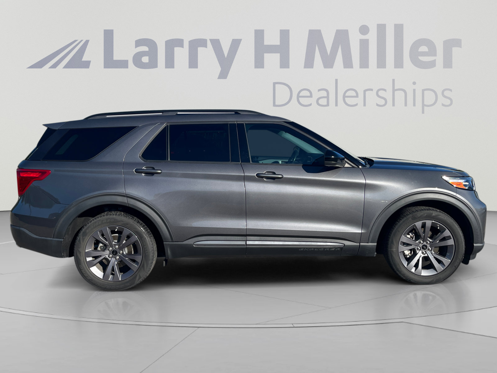 Used 2023 Ford Explorer XLT w/ Equipment Group 202A RWD image 6