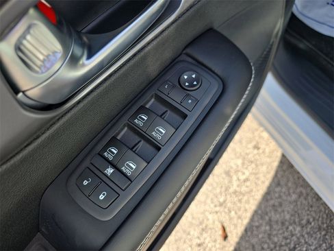 New 2026 Chrysler Pacifica Select image 20