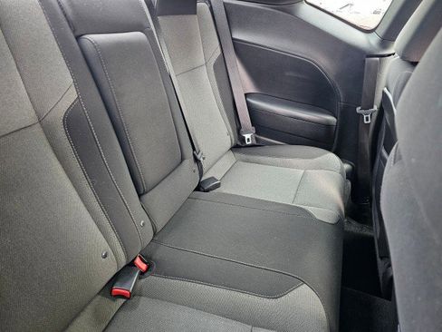 Used 2015 Dodge Challenger SXT image 14