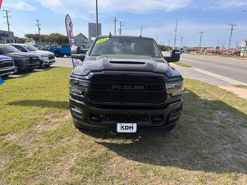 Used 2024 RAM 2500 Limited AWD/4WD image 2
