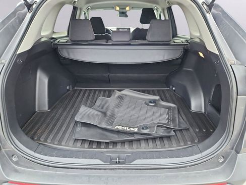 Used 2021 Toyota RAV4 LE image 29