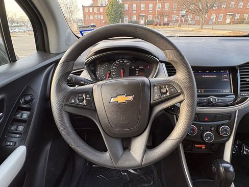 Used 2022 Chevrolet Trax LS w/ Tint and Cruise Package image 23