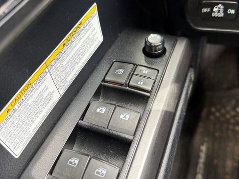 Used 2019 Toyota Tacoma TRD Off-Road AWD/4WD image 19