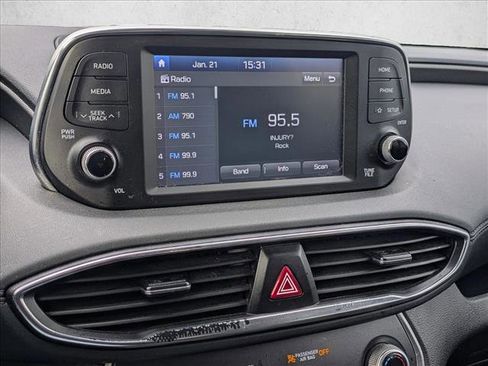 Used 2020 Hyundai Santa Fe SE image 13