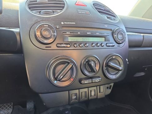 Used 2010 Volkswagen Beetle Coupe image 15