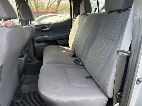 Used 2018 Toyota Tacoma TRD Sport image 13