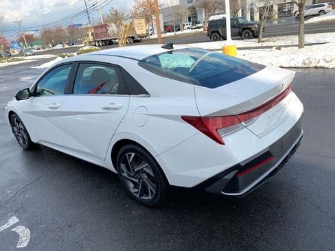 Used 2024 Hyundai Elantra Limited image 5