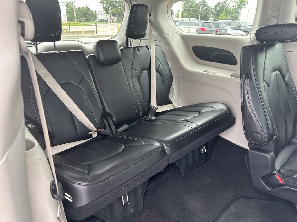 Used 2024 Chrysler Pacifica Touring-L FWD image 21