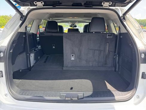 Used 2023 Toyota Highlander XLE FWD image 10